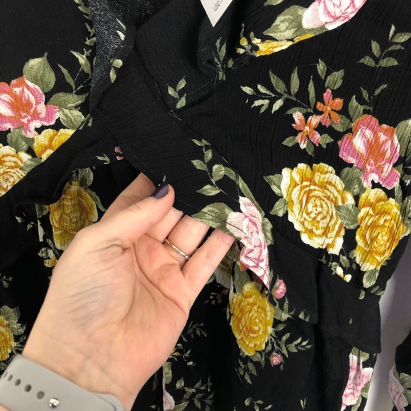 NEW American Eagle Floral Printed Criss Cross Top - Picture 5 of 8